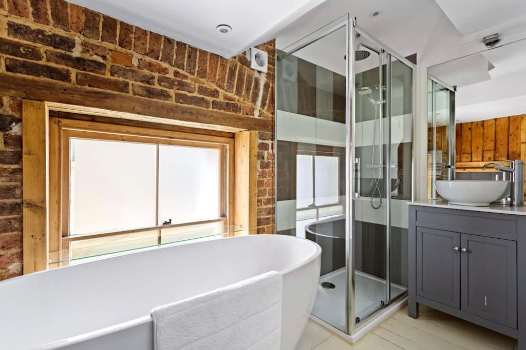 Luxurious Victorian, A Few Minutes From The Beach - Sleeps 2 Adults And Up To 3 Children St Leonards-on-Sea Exterior foto